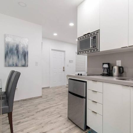 Newly Renovated 1 Bedroom Apt Designer Unit # 3 Hollywood Exterior photo