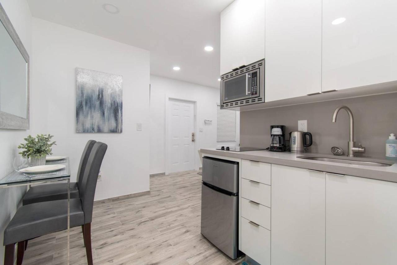 Newly Renovated 1 Bedroom Apt Designer Unit # 3 Hollywood Exterior photo