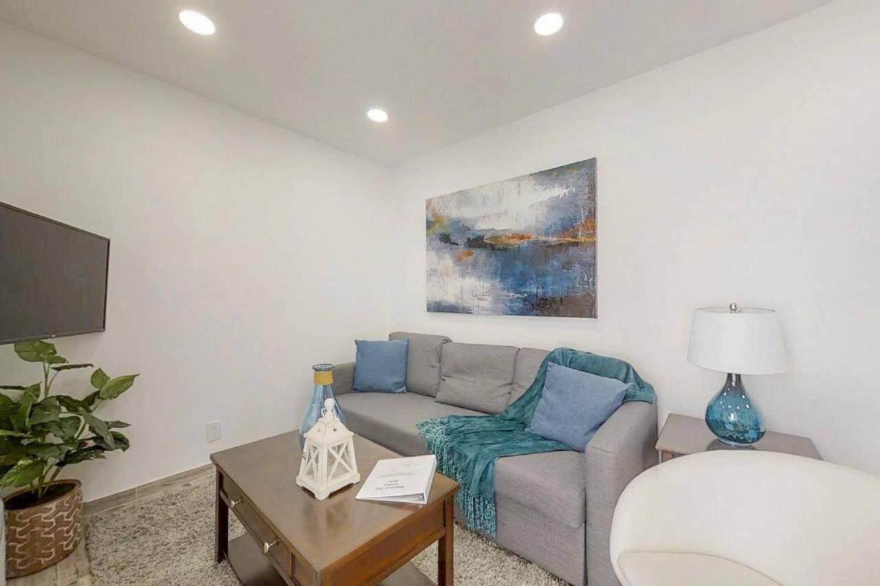 Newly Renovated 1 Bedroom Apt Designer Unit # 3 Hollywood Exterior photo