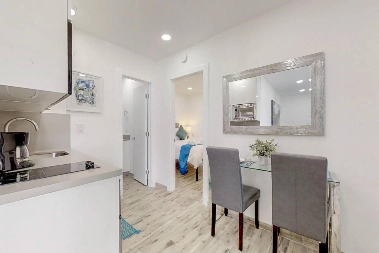 Newly Renovated 1 Bedroom Apt Designer Unit # 3 Hollywood Exterior photo